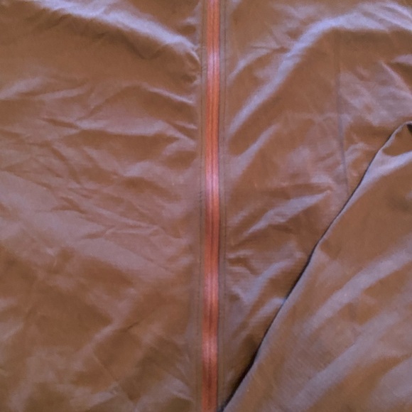 Lululemon Lightweight Jacket Hood NWOT Burgundy Wine Maroon Stretch Fit Zipper - Picture 3 of 7